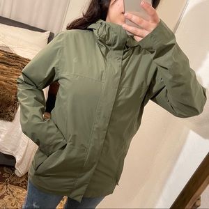 NEW THE NORTH FACE Green Raincoat 🧥💚